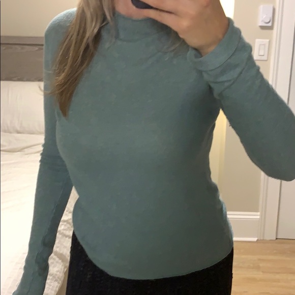 Lightly worn Zara top. - Picture 2 of 4